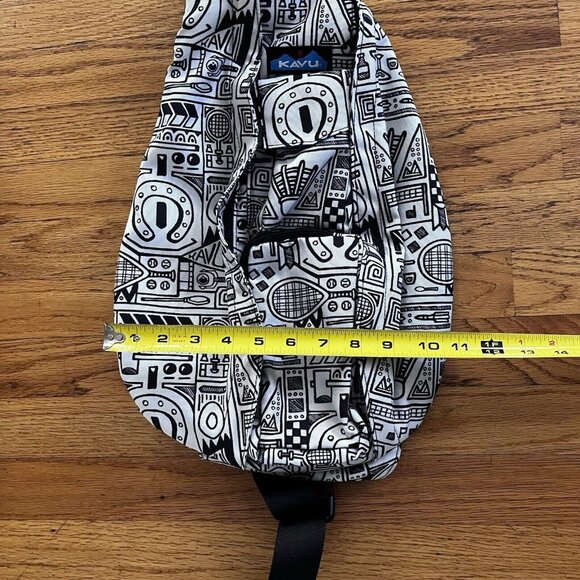 Kavu Rope Sling Bag Black And White Print Horseshoe Tennis Racket - Picture 9 of 10